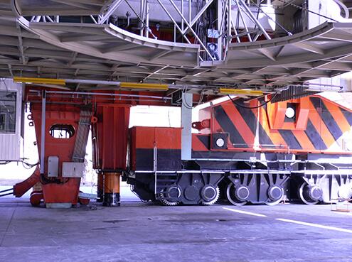 雙利千斤頂參與微型發(fā)射架的搭建工程