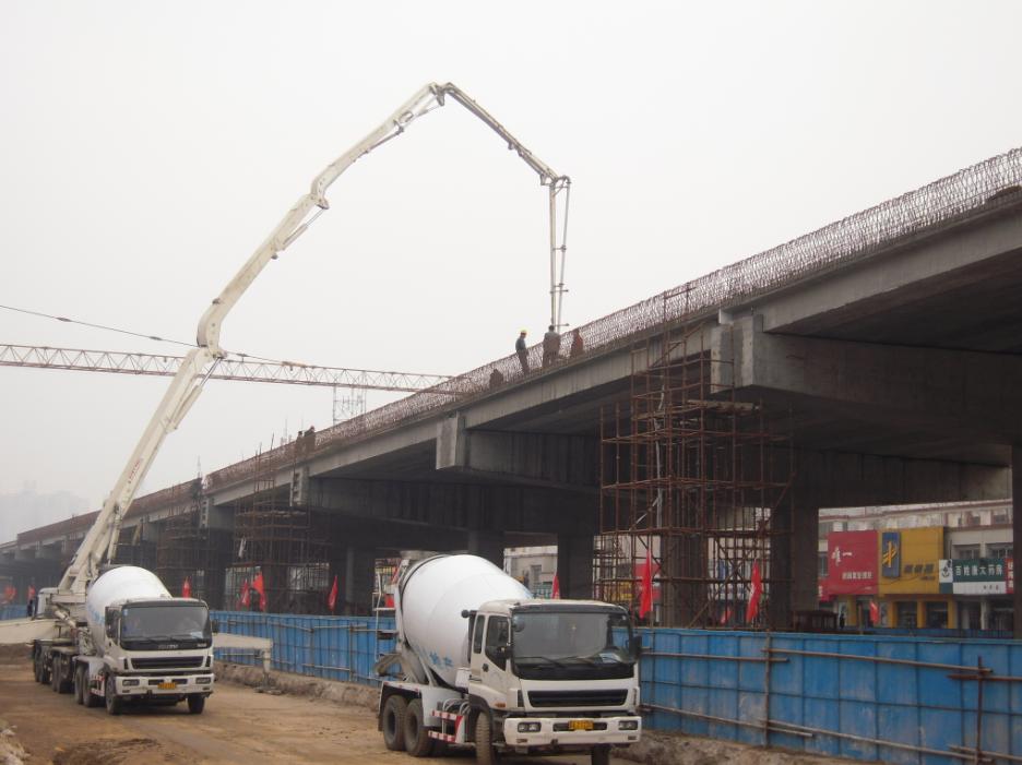 石家莊和平路改造高架橋使用千斤頂