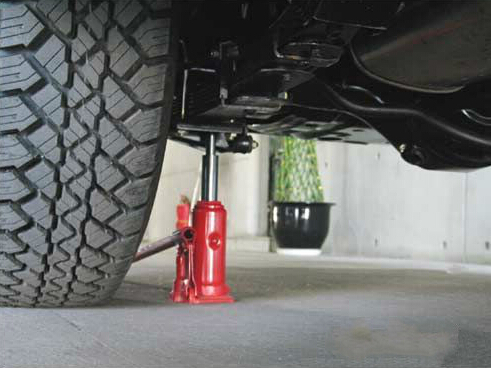 螺旋千斤頂在汽車修理廠的應(yīng)用